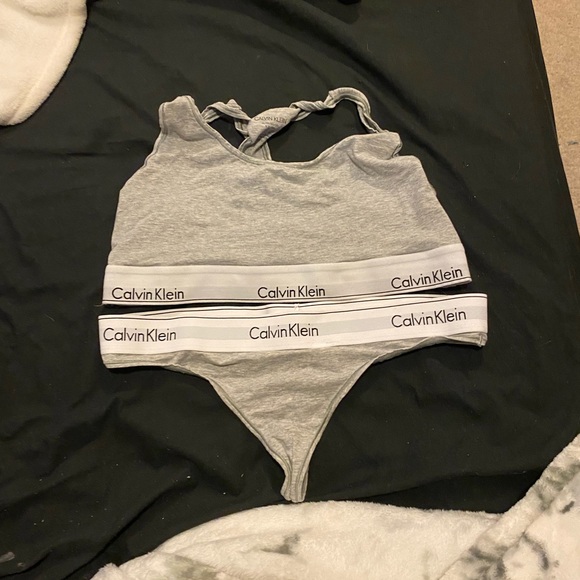 Calvin Klein Set - Picture 3 of 4